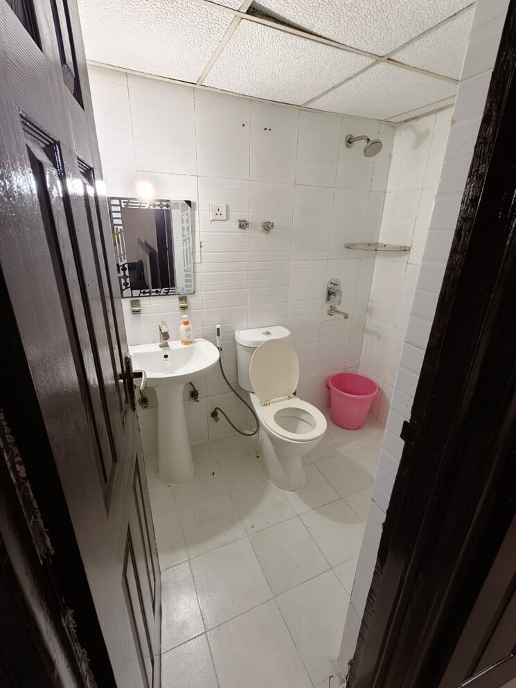 Bathroom, supertech-cape-town 2 Bedroom 930 Sq.Ft. Apartment In Sector 74 Noida 9747269