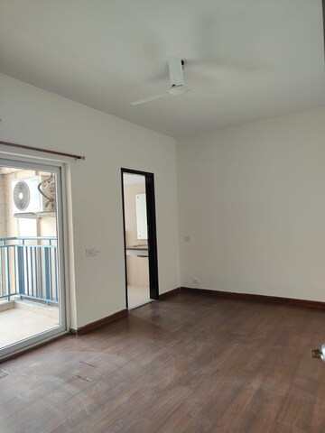 Room in 3 BHK Apartment at Spaze Privy, Sector 72 – for Rent