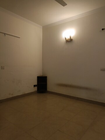 Room in 3 BHK Builder Floor at Unitech South City II, Sector 50 – for Rent