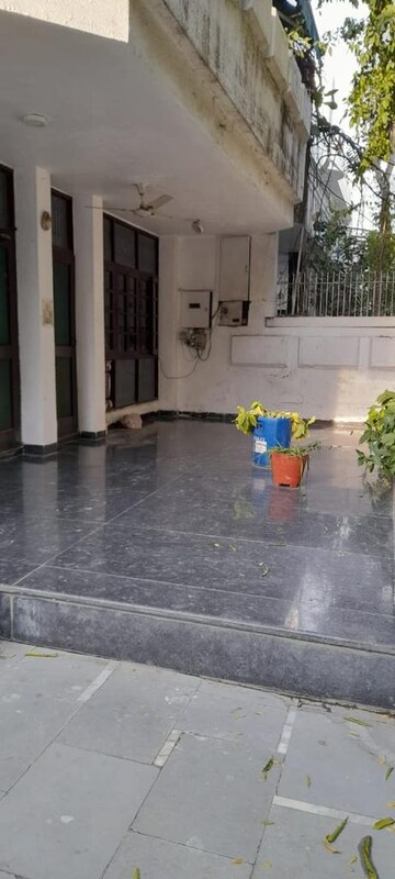 Parking in 6+ BHK Independent House at Sector 31 – for Sale