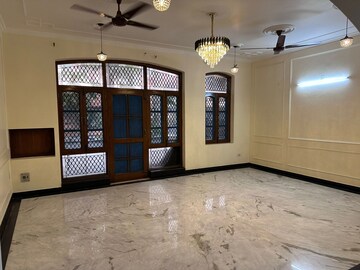 Room in 5 BHK Independent House at Sector 41 – for Sale