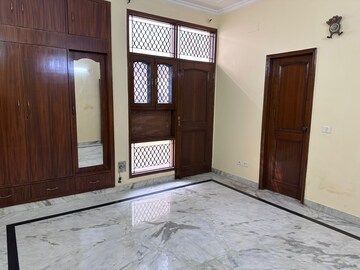Room in 5 BHK Independent House at Sector 41 – for Sale