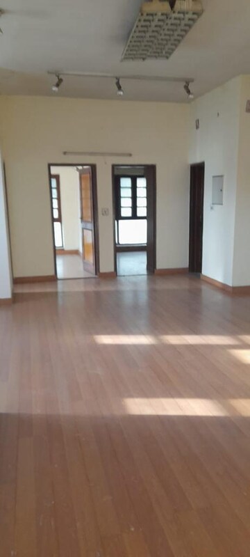 Room in 5 BHK Independent House at Sector 41 – for Sale