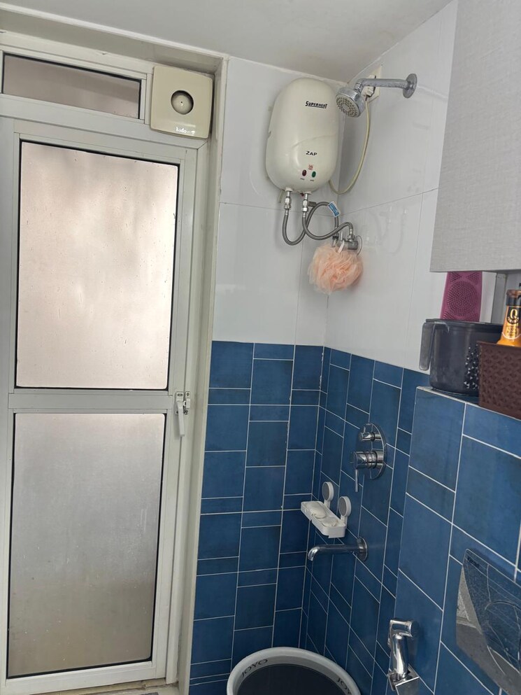 Bathroom, lodha-amara 2 Bedroom 882 Sq.Ft. Apartment In Kolshet Road Thane 9747503