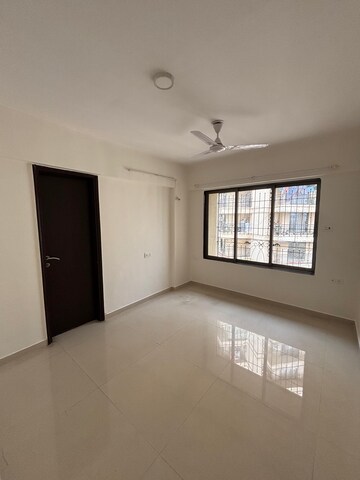 Room in 6 BHK Apartment at Lake Primrose, Powai – for Sale