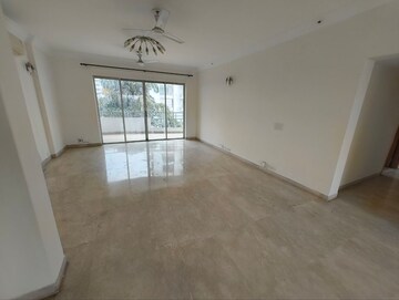 Room in 4 BHK Apartment at Parsvnath Exotica, Sector 53 – for Rent