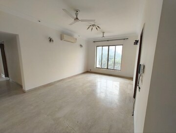 Room in 4 BHK Apartment at Parsvnath Exotica, Sector 53 – for Rent