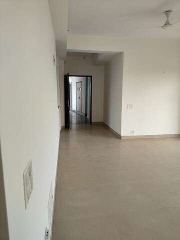 Room in 3 BHK Apartment at Spaze Privy, Sector 72 – for Rent