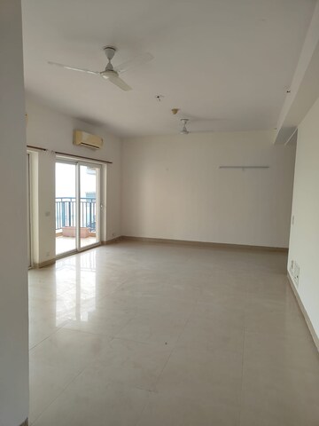 Room in 3 BHK Apartment at Spaze Privy, Sector 72 – for Rent