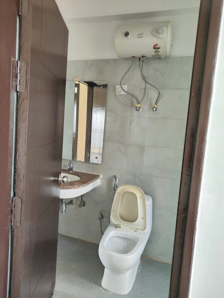 Bathroom, spaze-privy 3 Bedroom 1930 Sq.Ft. Apartment In Sector 72 Gurgaon 9747639