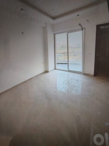 Room in 5 BHK Apartment at Sector 2 – for Sale