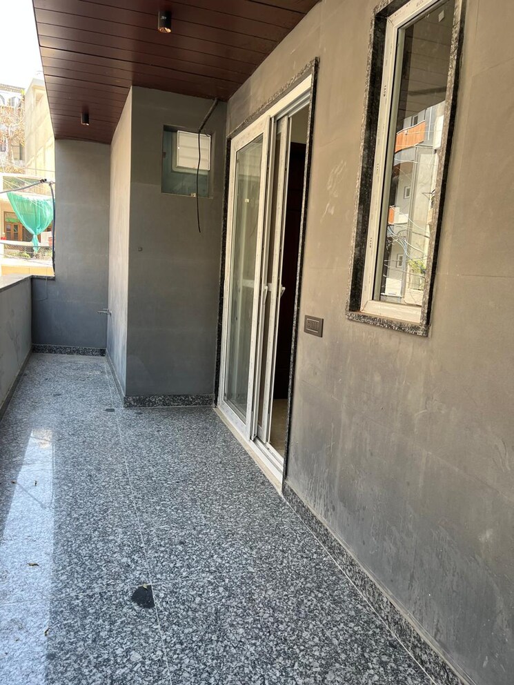 undefined, kirti nagar 3 Bedroom 1351 Sq.Ft. Builder Floor In Kirti Nagar Delhi 9747613