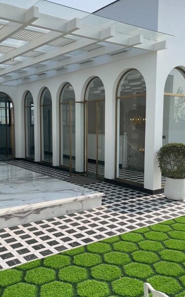 6 BHK Villa – Exterior View View at DLF Royale Residences, Dlf Phase I - for Sale