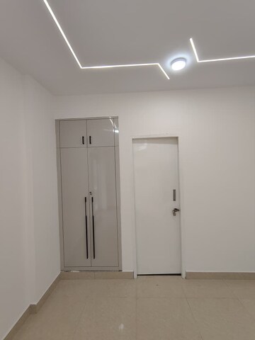 Room in 4 BHK Apartment at Sector 17 Dwarka – for Sale