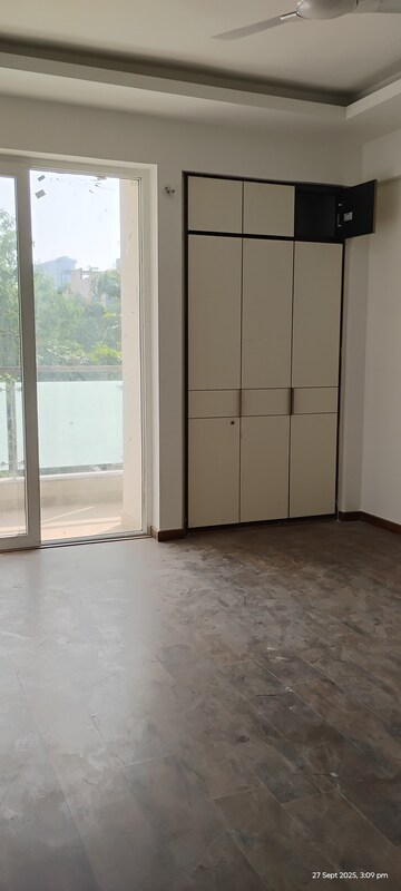 Room in 4 BHK Apartment at Godrej Icon, Sector 88a – for Sale