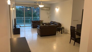 Living Room in 4 BHK Apartment at DLF The Icon, Dlf Phase V – for Rent