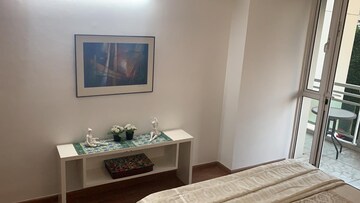 Bedroom in 4 BHK Apartment at DLF The Icon, Dlf Phase V – for Rent