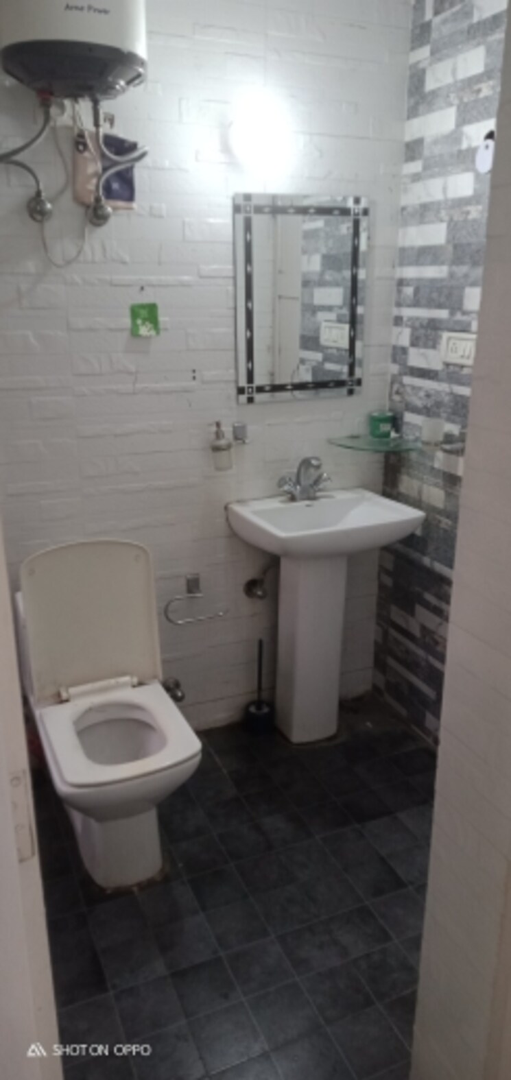 Bathroom, vasant kunj 3.5 Bedroom 1450 Sq.Ft. Apartment In Vasant Kunj Delhi 9747855
