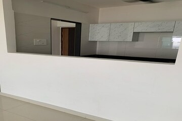 Room in 2 BHK Apartment at Mayfair The View, Vikhroli West – for Rent