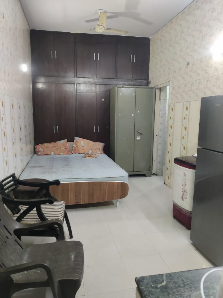 Living Room, sector 29 1 RK 900 Sq.Ft. Villa In Sector 29 Noida 9747961