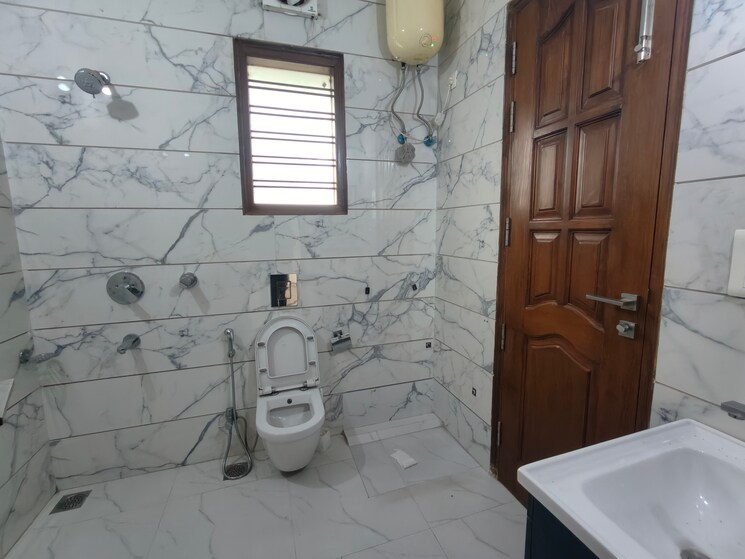 Bathroom, ardee-city 3 Bedroom 2850 Sq.Ft. Apartment In Sector 52 Gurgaon 9748031