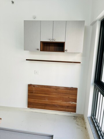 Furnished Amenities in 2 BHK Apartment at Amanora Gold Towers, Hadapsar – for Rent