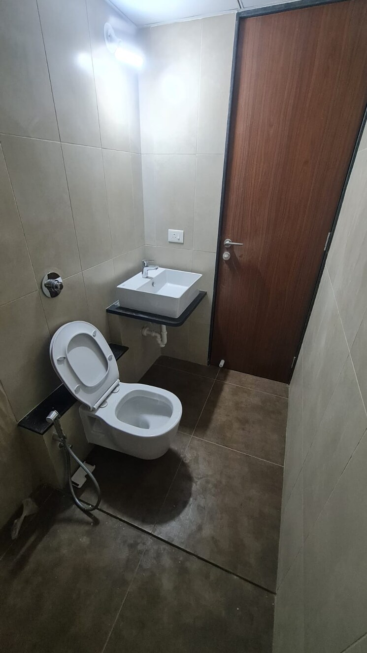 Bathroom, vilas-javdekar-yashwin-enchante 3 Bedroom 852 Sq.Ft. Apartment In Kharadi Pune 9748080