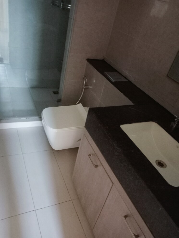 Bathroom, central-park-ii-bellevue 3.5 Bedroom 2350 Sq.Ft. Apartment In Sector 48 Gurgaon 9748068