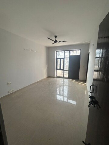 Room in 3 BHK Apartment at Omaxe Heights, Sector 86 – for Rent