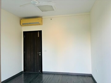 Room in 3 BHK Apartment at Tata Primanti Phase 2, Sector 72 – for Rent