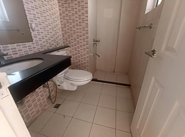 Bathroom, bptp-park-prime 3 Bedroom 1360 Sq.Ft. Apartment In Sector 66 Gurgaon 9748101