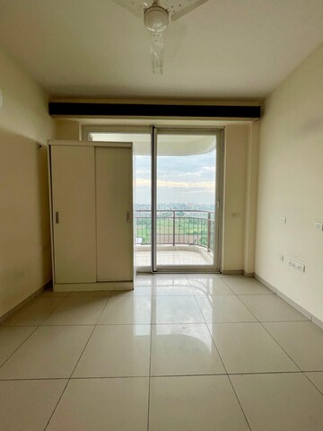 Room in 4 BHK Apartment at Barnala Green Lotus Avenue, Ambala Highway – for Rent