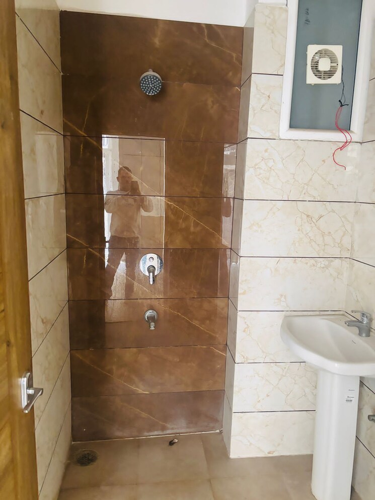 Bathroom, patiala road 3 Bedroom 1550 Sq.Ft. Builder Floor In Patiala Road Zirakpur 9748403