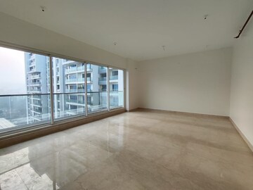 Room in 4 BHK Apartment at Sheth Avalon, Laxmi Nagar – for Rent