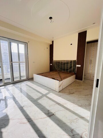 Room in 1 BHK Builder Floor at Sector 45 – for Rent