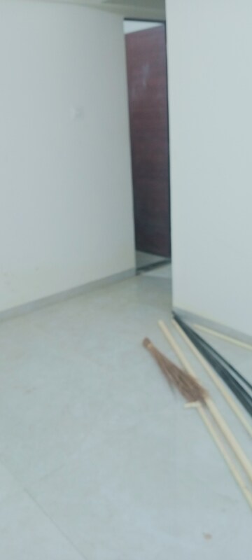 Room in 1 BHK Apartment at Bindra Complex, Andheri East – for Rent