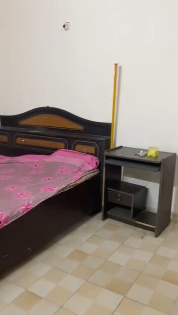 Room in 2 BHK Apartment at BPTP Princess Park, Sector 86 – for Rent