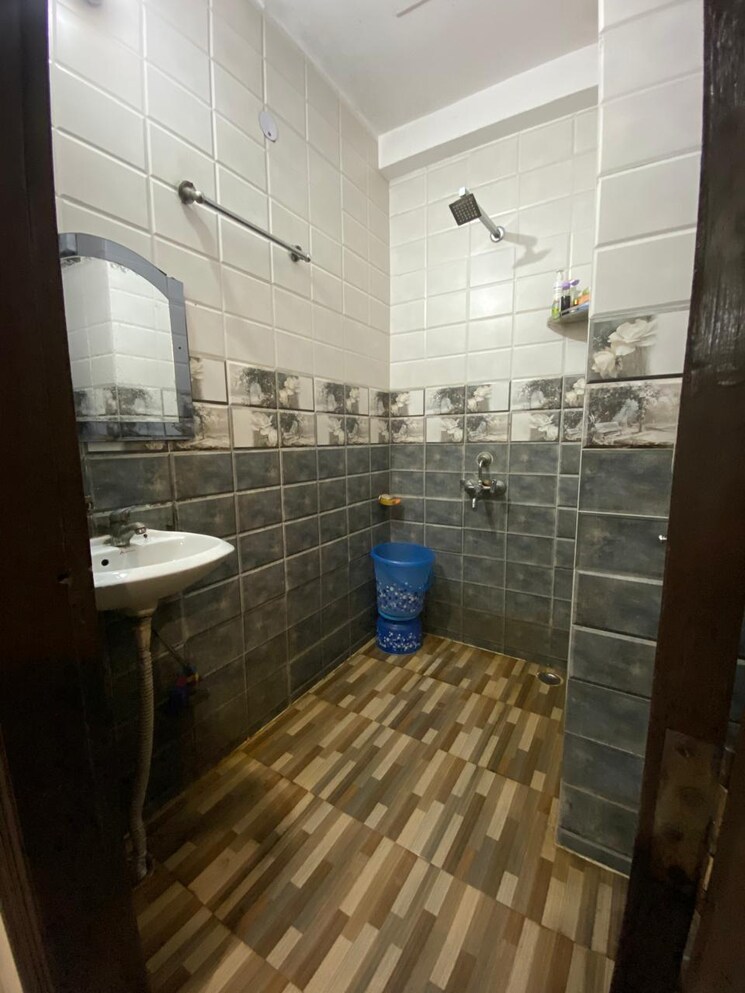 Bathroom, govindpuri 2 Bedroom 900 Sq.Ft. Builder Floor In Govindpuri Delhi 9749017