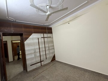 Room in 3 BHK Builder Floor at Sector 47 – for Rent