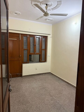 Room in 3 BHK Builder Floor at Sector 47 – for Rent