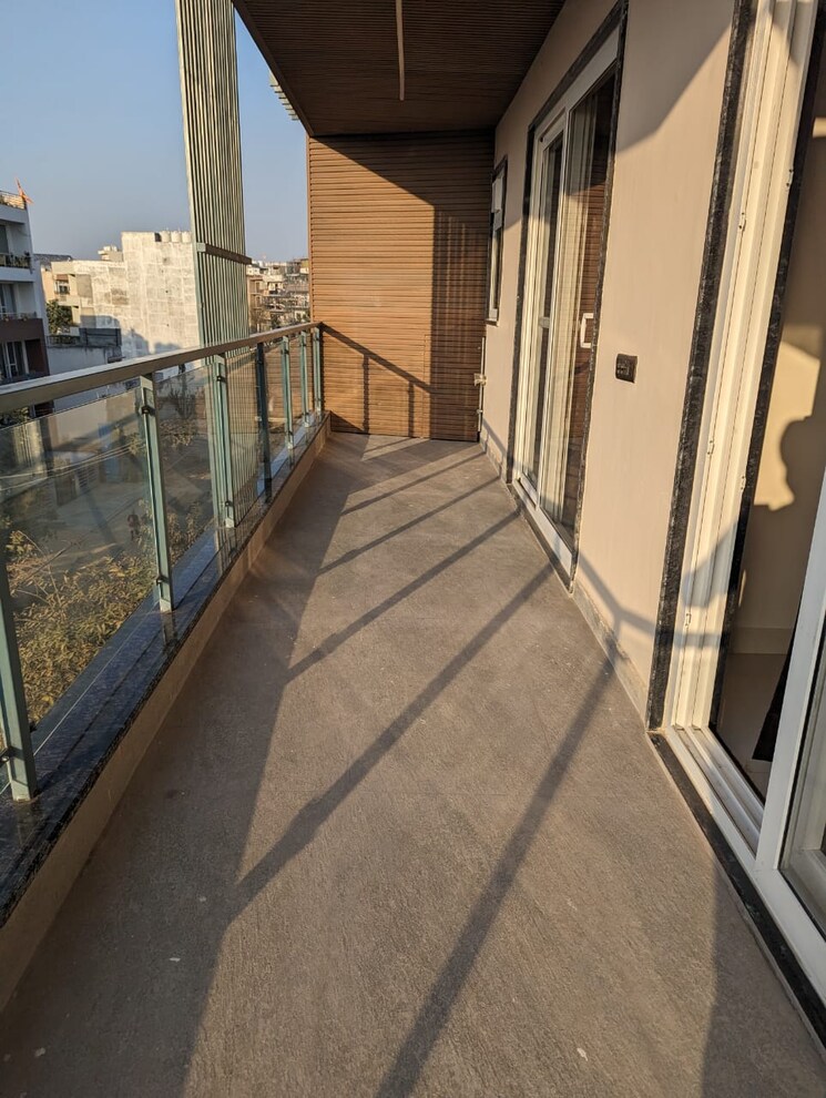 Balcony, sector 57 3 Bedroom 1500 Sq.Ft. Builder Floor In Sector 57 Gurgaon 9749084