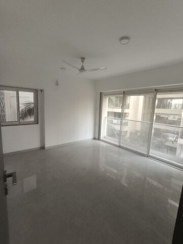 Room in 3.5 BHK Apartment at Juhu Gulmohar CHS, Vile Parle West – for Rent