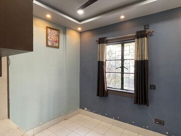 Room in 3 BHK Apartment at Em Bypass – for Rent