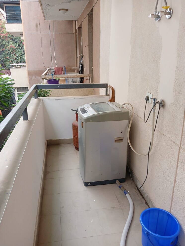 Balcony, unitech-south-city-ii 3 Bedroom 1800 Sq.Ft. Builder Floor In Sector 50 Gurgaon 9749444