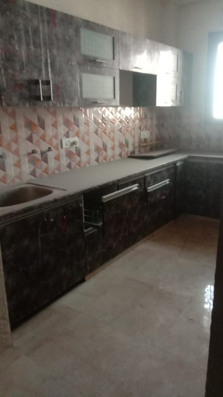 Kitchen, raj nagar 5 Bedroom 170 Sq.Yd. Builder Floor In Raj Nagar Ghaziabad 9749460