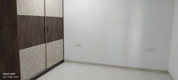 Room in 3 BHK Apartment at Jayabheri The Summit, Narsingi – for Rent