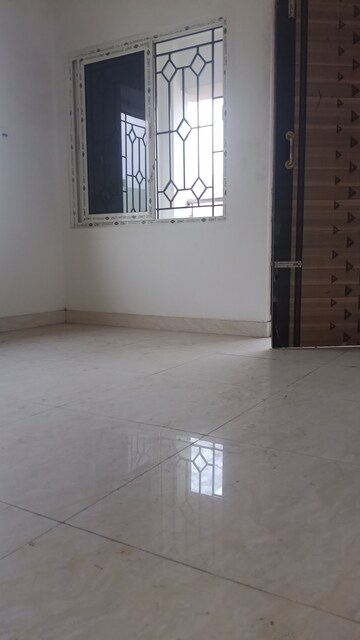 Room in 2 BHK Apartment at Kristi Villa, Chinar Park – for Rent