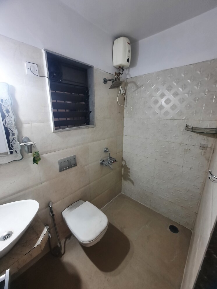 Bathroom, raunak-unnathi-woods-phase-4-and-5 2 Bedroom 570 Sq.Ft. Apartment In Ghodbunder Road Thane 9749547