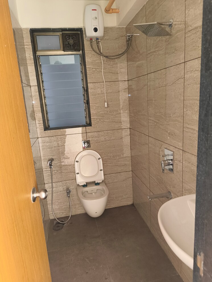 Bathroom, chandak-34-park-estate 2 Bedroom 725 Sq.Ft. Apartment In Goregaon West Mumbai 9749531