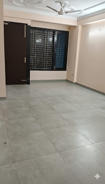 Room in 2 BHK Independent House at RWA Apartments Sector 20, Sector 20 – for Rent